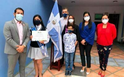 Reconocimiento Por Partel Del Municipio De Manta A Estudiante Renatta Íñiguez Dávalos.